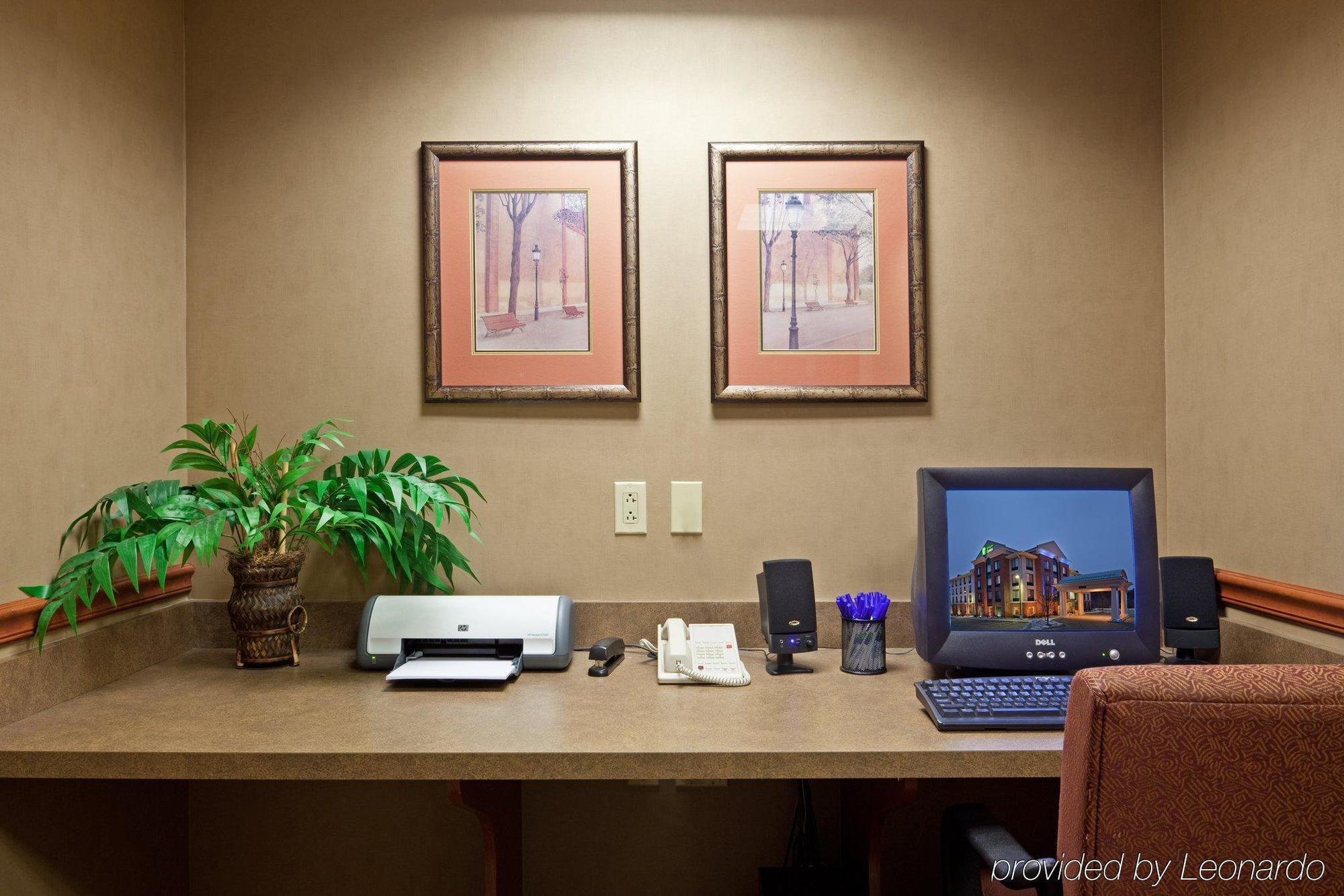 Holiday Inn Express Hotel & Suites Auburn, An Ihg Hotel Facilities photo